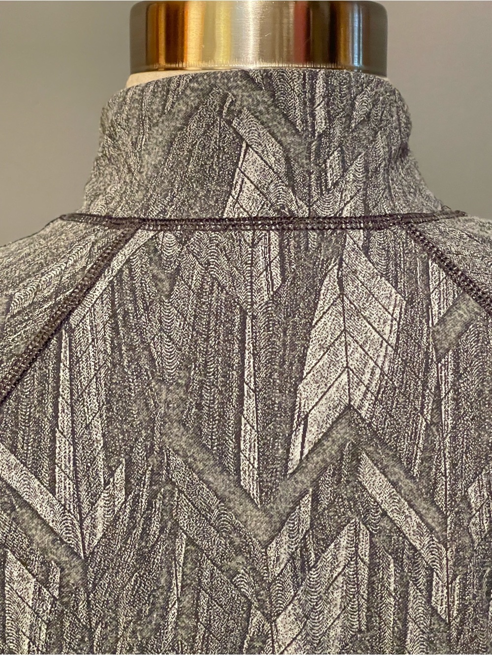 Lululemon Its Rulu Run Cropped Half Zip Reverberate Chevron Jacquard Graphite 10 - Picture 10 of 14